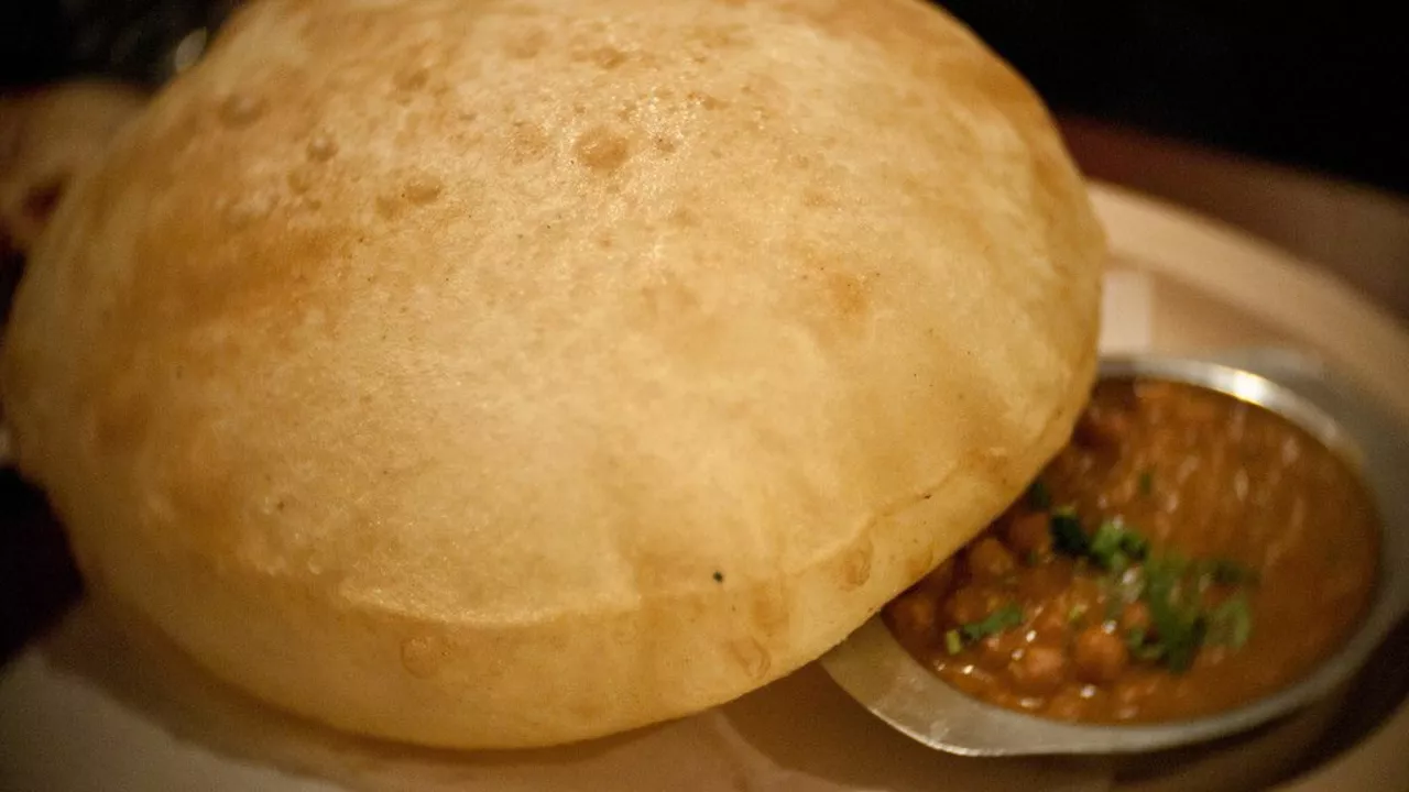 Indian Food: Why doesn't my roti puff up?