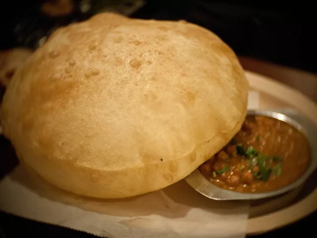 Indian Food: Why doesn't my roti puff up?